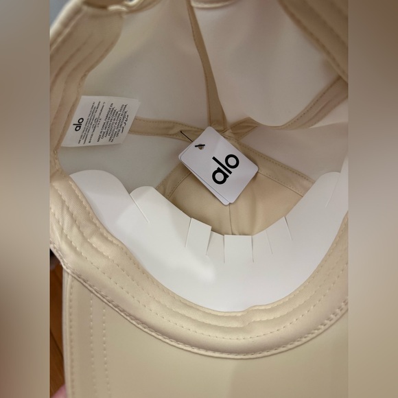 ALO Yoga Satin Off-Duty Cap Creme - Picture 6 of 7